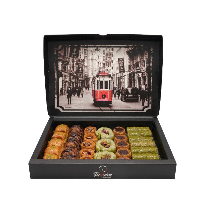 Taqsim Patisserie Box mit orientalischen Süßigkeiten